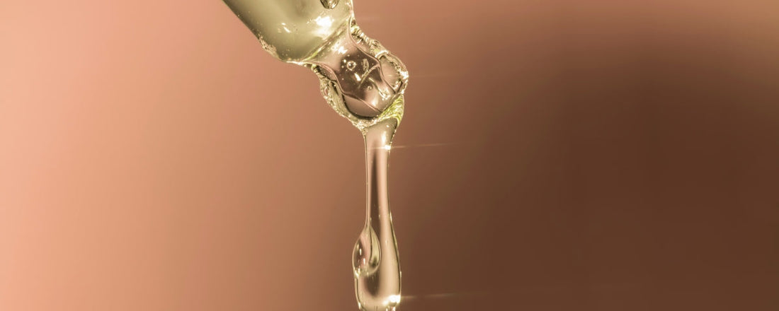 Comment remonter les paupières tombantes naturellement (sans chirurgie) ?